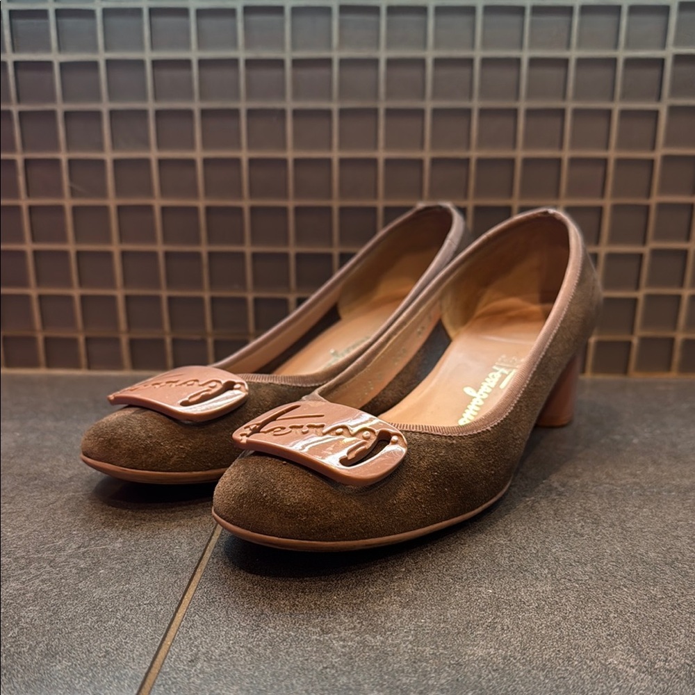 ✨ Salvatore Ferragamo Vara Suede Block Heel Pumps – Size 6.5B ✨